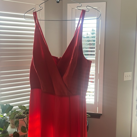 Beautiful classy red dress - Picture 7 of 8